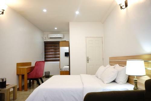 Graceland Hotel And Suites, Nyanyan
