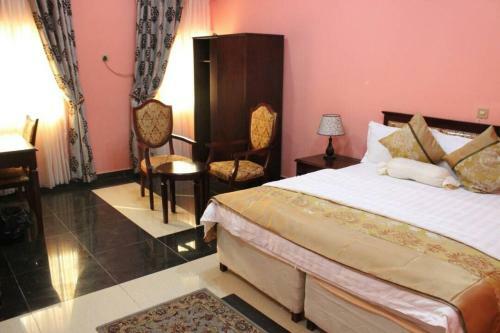 Kaura Hotel And Suites