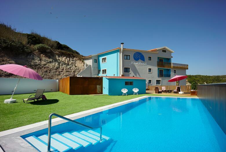 Hostal West Beach Hostel