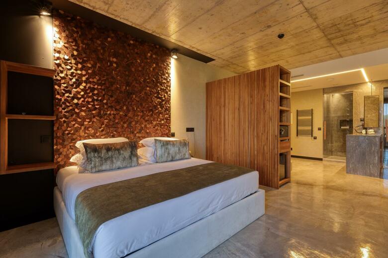 Hostal West Beach Hostel