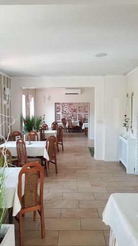 Bed & Breakfast Restauracja I Noclegi Pod Sikork?