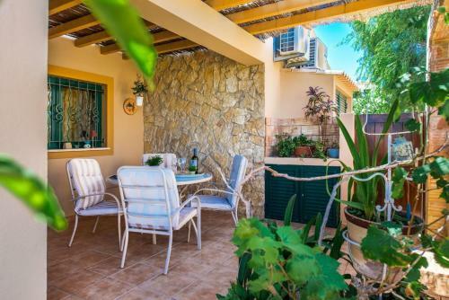 Algoz Villa Sleeps 4 Pool Air Con Wifi