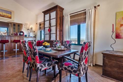 Algoz Villa Sleeps 4 Pool Air Con Wifi