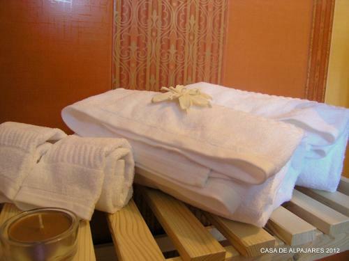 Hostal Casa De Alpajares - Casa De Campo, Enoteca & Spa
