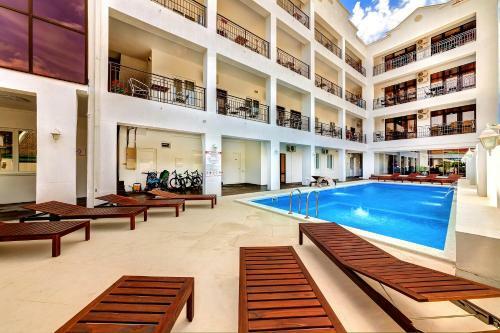 Azaria Hotel