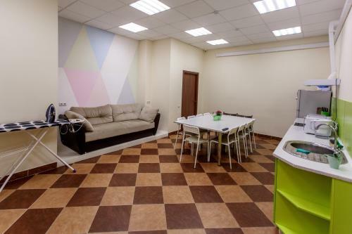 Re Hostel
