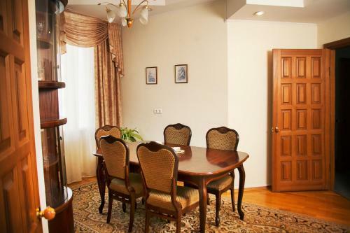 Hotel Equator Lite
