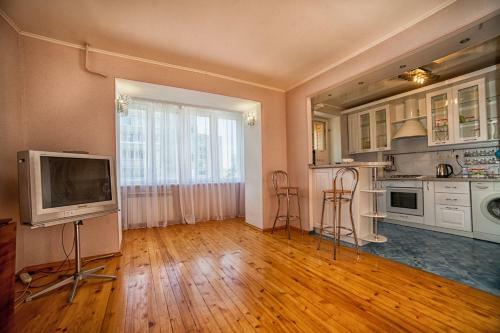 Apartamento 3-bedroom Studio On Nikolaeva 36a