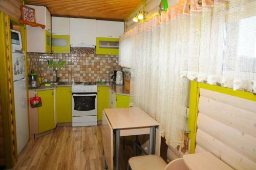 Hostal Holiday Home Tihotut