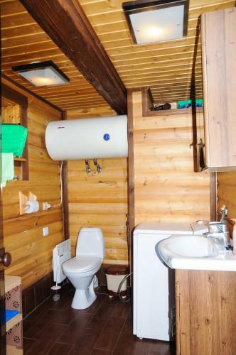 Hostal Holiday Home Tihotut