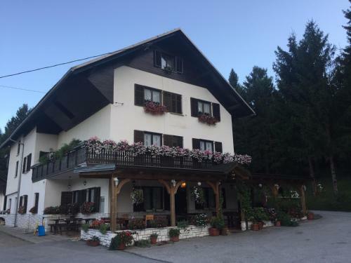 Hostal Guest House Kme?ki Hram
