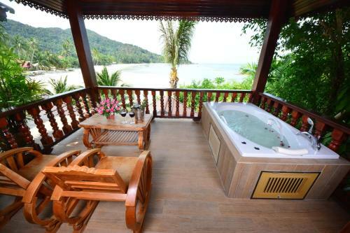 Hotel Haad Yao Bayview Resort & Spa