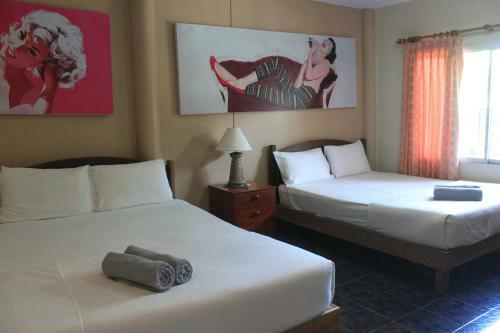 Hostal Baan Talay Guesthouse