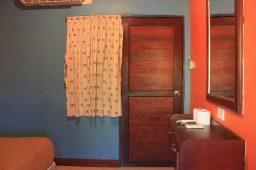 Hostal Baan Talay Guesthouse