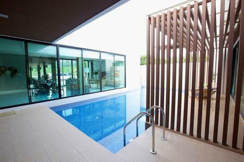 Luxury Villa Private Pool Beach In Movenpick Resort Pattaya