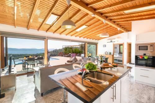 Kuyucak Villa Sleeps 6 Pool Air Con Wifi