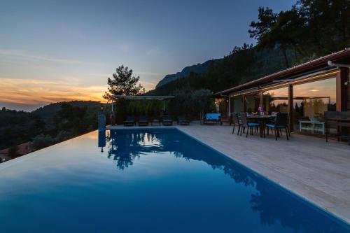 Kuyucak Villa Sleeps 6 Pool Air Con Wifi