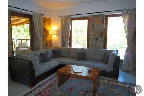 Marmaris Villa Sleeps 8 Pool Air Con Wifi