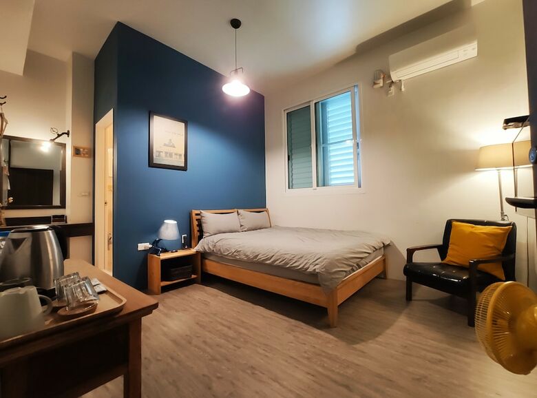 Hotel Iron St. House