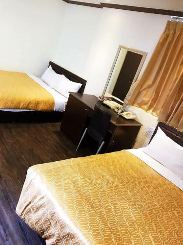 Holiday Business Hotel