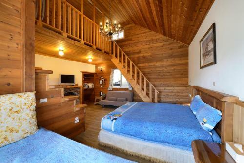 Aurora Villa