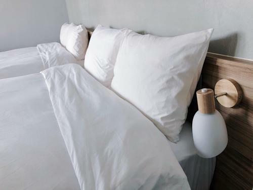 Bed & Breakfast Timeline Cafe Studio