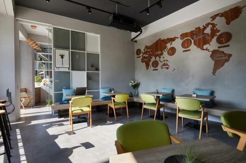 Bed & Breakfast Timeline Cafe Studio