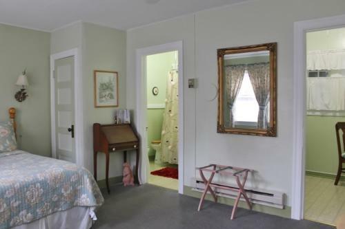 Piety Hill Cottages Motel And Bed And Breakfast