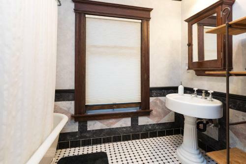 Elegant Victorian Near Downtown San Jose