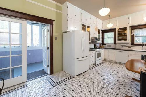 Elegant Victorian Near Downtown San Jose
