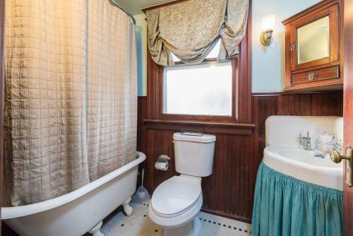 Elegant Victorian Near Downtown San Jose