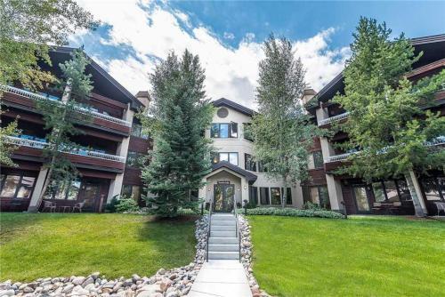 2103 Timberline Lodge, Trappeur's Crossing
