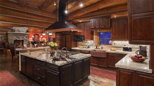 Lookout Lodge - Iconic Ultra Luxury Private Home
