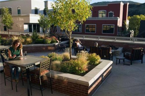 Howelsen Place - H208b