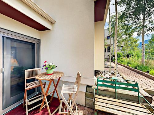 Apartamento 1800 Burgess Creek Rd 103 Condo