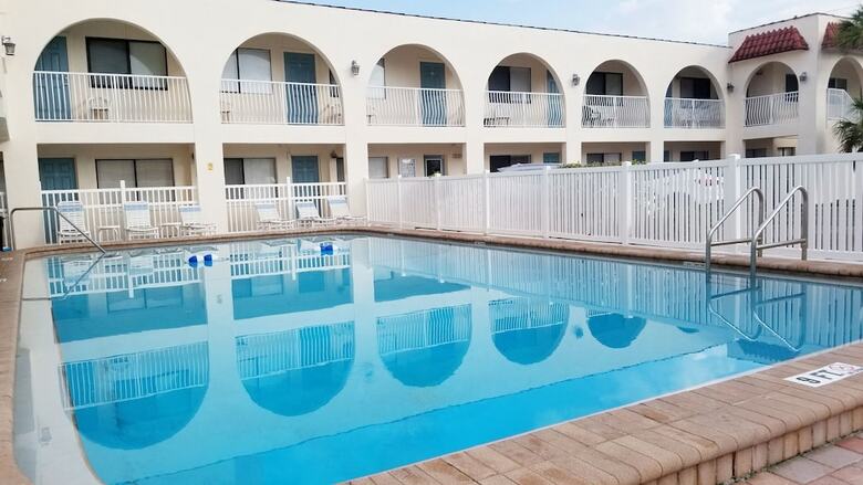 Hotel Redington Surf Resort