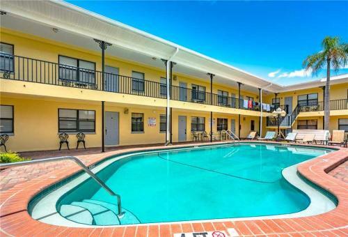Royal Orleans 103, Studio, Heated Pool, Wifi, Sleeps 2
