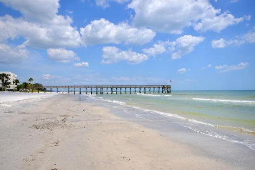 Royal Orleans 103, Studio, Heated Pool, Wifi, Sleeps 2