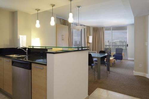 Apartamento 18683 Collins Avenue Condo Unit #1708ab
