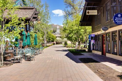 Elkhorn Studio Condo - The Clocktower