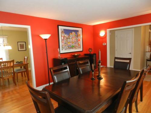 Beautiful 6 Bedroom Home Half A Mile From Campus