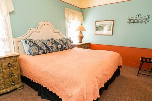 Bed & Breakfast Hidden Garden Cottages & Suites