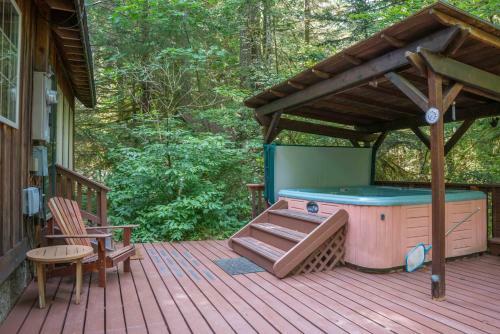 Henry Creek Cabin Two-bedroom Chalet