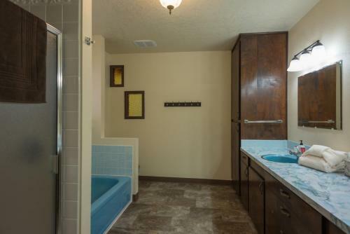Lucky's Mountain Chalet Four-bedroom Chalet