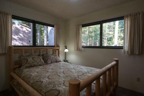 Lucky's Mountain Chalet Four-bedroom Chalet