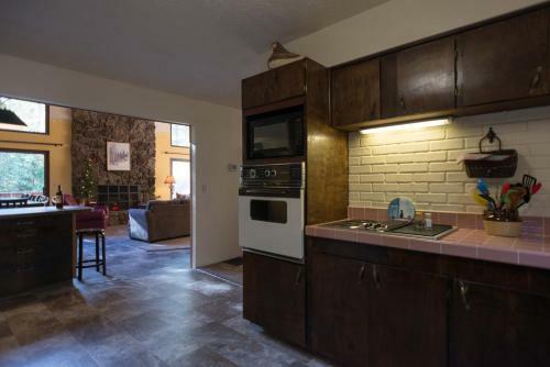 Lucky's Mountain Chalet Four-bedroom Chalet