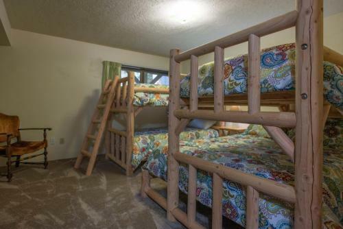 Lucky's Mountain Chalet Four-bedroom Chalet