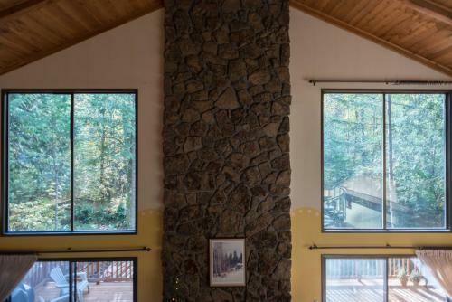 Lucky's Mountain Chalet Four-bedroom Chalet