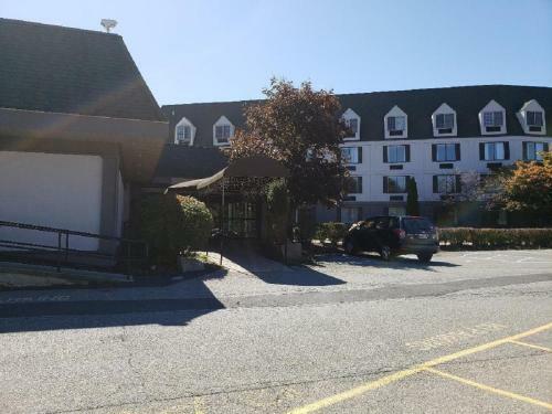 Hotel The Chateau Resort