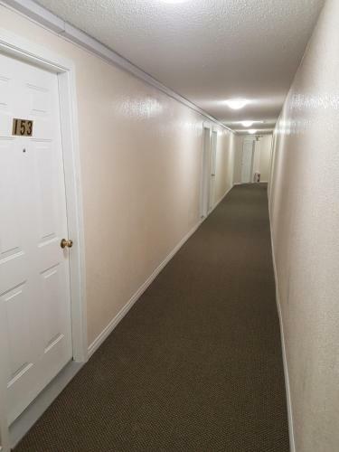 Parkway Motel & European Lodges